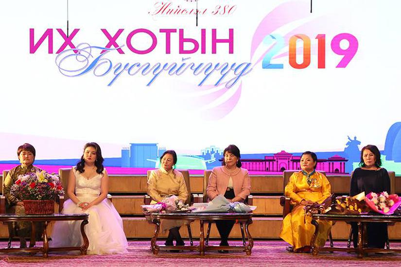 Соёлын Төв Өргөөний тайзнаа “Их хотын бүсгүйчүүд 2019”